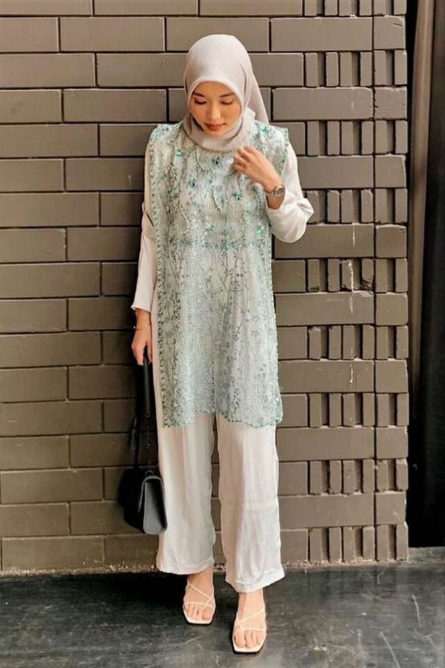 22 OOTD Kondangan yang Casual & Simpel Bikin Berkesan! 22 OOTD Kondangan yang Casual & Simpel Bikin Berkesan!