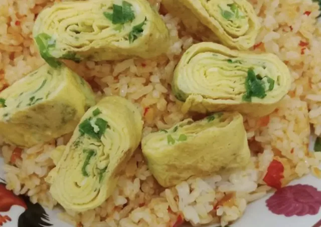 9 Resep Telur Gulung untuk Jualan 1000an, Gurih & Lezat! resep telur gulung untuk jualan 1000an