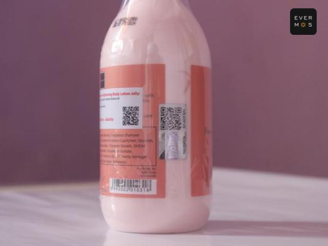 REVIEW Produk: Scarlett Whitening Body Lotion Buat Kulit Lebih Cerah! scarlett whitening body lotion