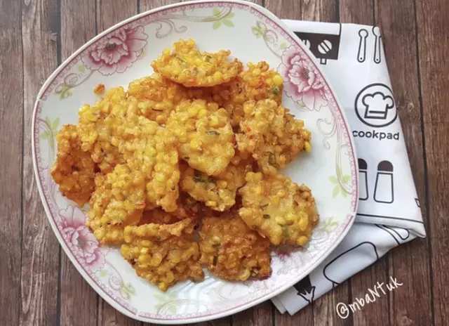 15 Menu Buka Puasa Lauk Pauk Sehat, Lezat & Praktis! bakwan jagung