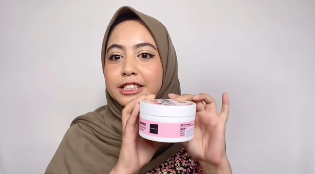 "Scarlett Whitening Body Scrub