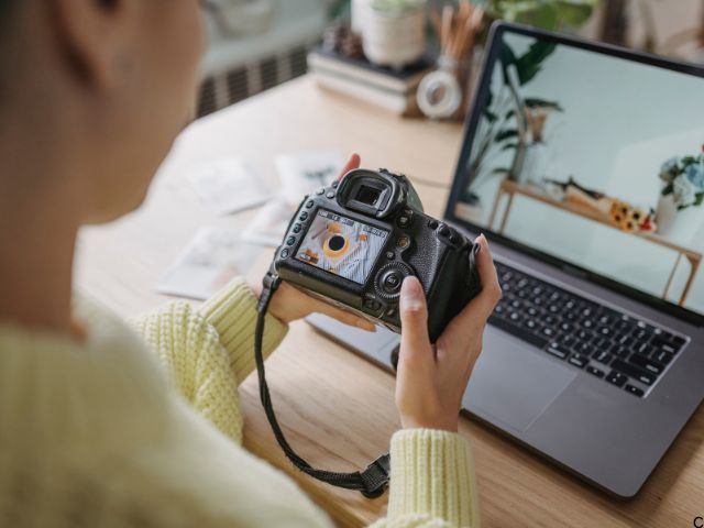 10 Aplikasi Jual Foto Penghasil Uang buatmu yang Suka Foto