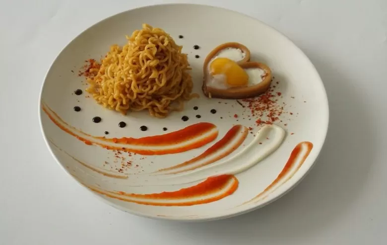 6 Cara Menghias Mie Goreng untuk Lomba 17 Agustus, Simpel Tapi Mewah! cara menghias nasi goreng untuk lomba 17 agustus