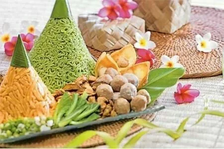 6 Cara Menghias Mie Goreng untuk Lomba 17 Agustus, Simpel Tapi Mewah! cara menghias nasi goreng untuk lomba 17 agustus