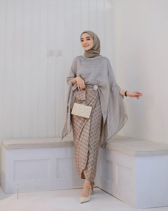 8 Model Baju Gamis Batik Kombinasi Kain Polos untuk Wanita Desain Atasan Kedodoran dengan Rok Batik