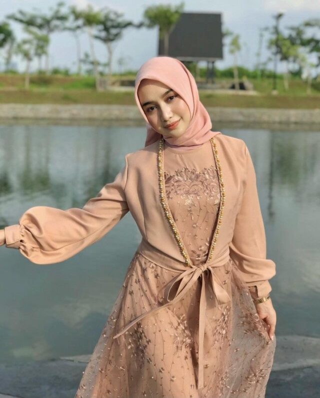 7 Model Baju Gamis Brokat Lengan Balon, Mewah dan Gorgeous Model baju gamis brokat lengan balon