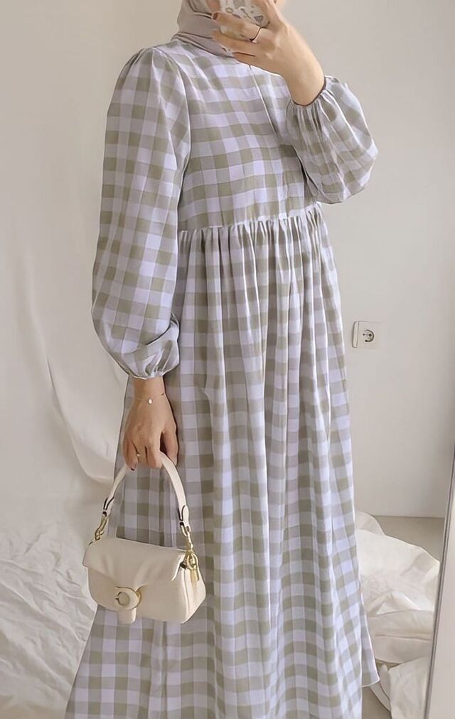 Motif Kotak-kotak Feminim dan Simple 