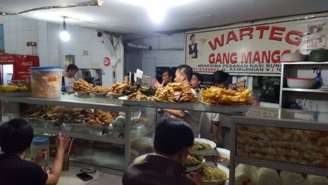 Tentang Warteg Gang Mangga 