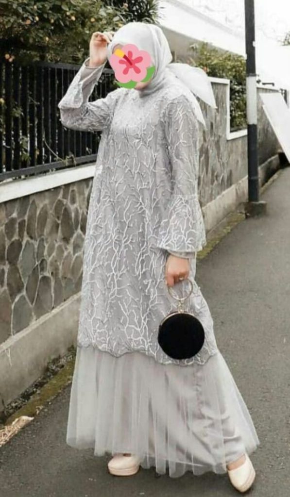 model gamis polos kombinasi brokat untuk orang gemuk