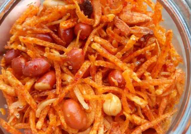 15 Menu Buka Puasa Lauk Pauk Sehat, Lezat & Praktis! Goreng Kentang Kacang Asin Kering