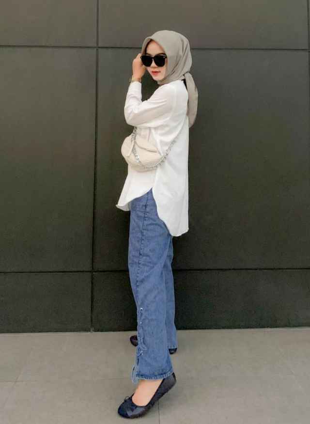 OOTD kemeja putih dan jeans hijab