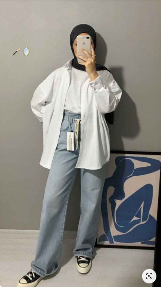 OOTD kemeja putih dan jeans hijab