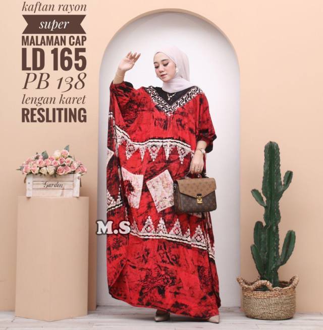 8 Inspirasi OOTD Kaftan Hijab yang Anggun dan Memikat