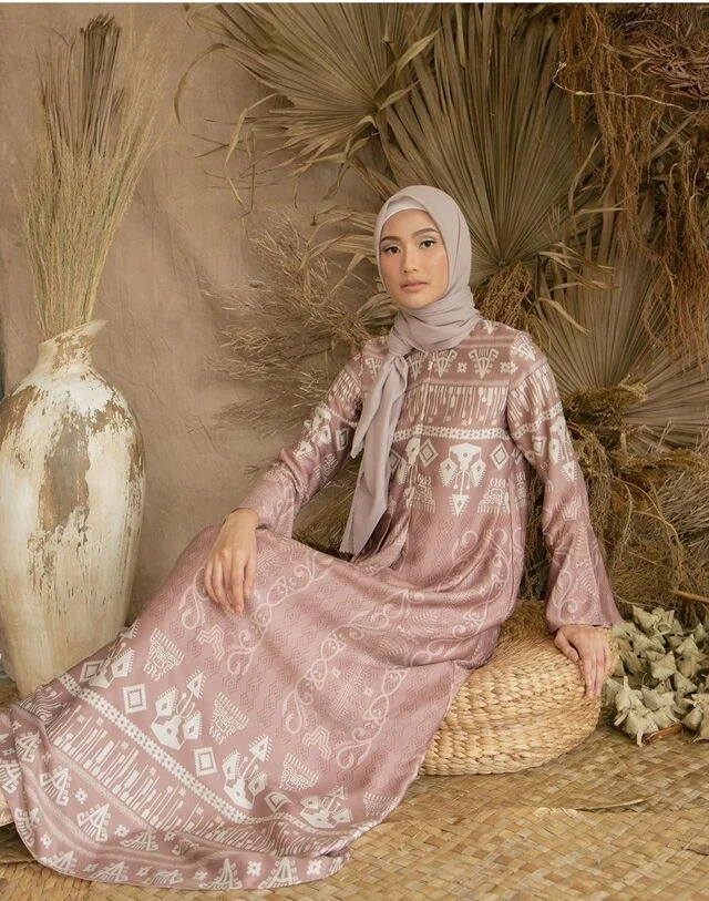 10 Model Baju Gamis Batik Sederhana Tapi Elegan untuk Acara Resmi model baju gamis batik