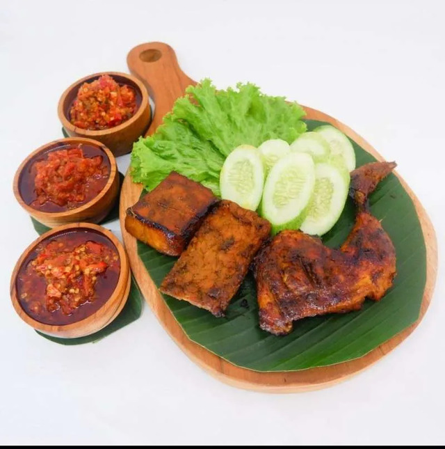 10 Ide Makanan Berbuka Puasa Sehat Agar Tubuh Bugar! Nasi Timbel Bakar