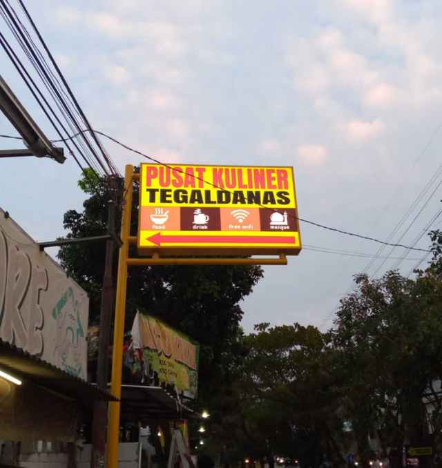 15 Desain Plang Nama Toko yang Bagus untuk Branding Usaha Plang Nama Toko