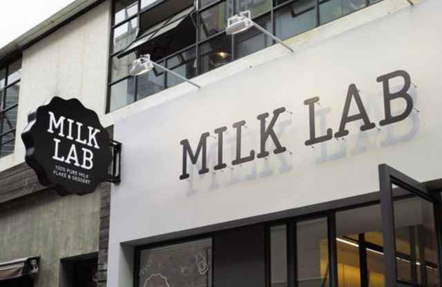 15 Desain Plang Nama Toko yang Bagus untuk Branding Usaha Plang Nama Toko