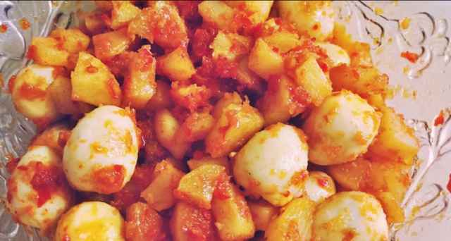 15 Menu Buka Puasa Lauk Pauk Sehat, Lezat & Praktis! Sambal Kentang Goreng Telur Puyuh Pedas