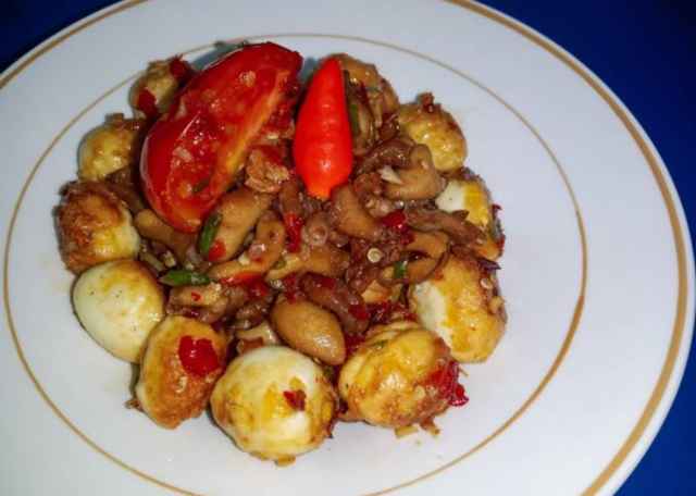 15 Menu Buka Puasa Lauk Pauk Sehat, Lezat & Praktis! Sambal Usus Telur Puyuh