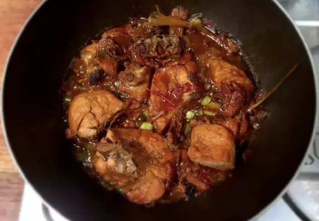 15 Menu Buka Puasa Lauk Pauk Sehat, Lezat & Praktis! semur ayam kecap