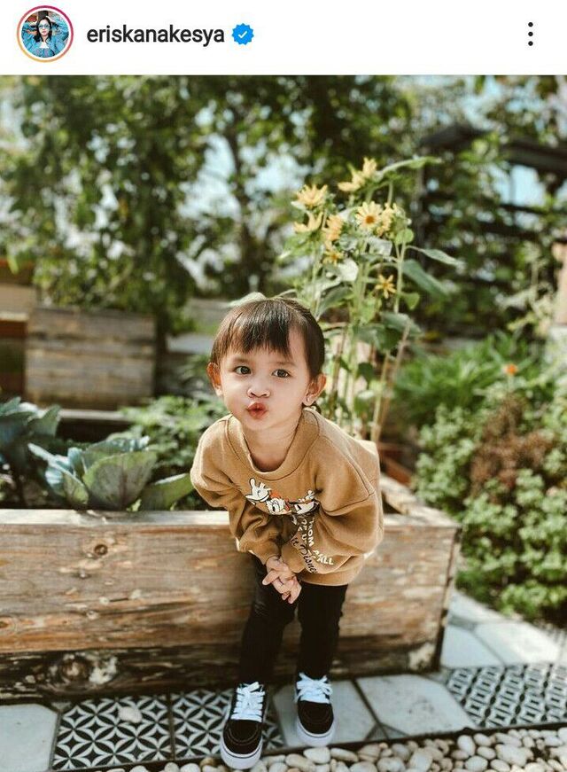 desain pakaian Si kecil