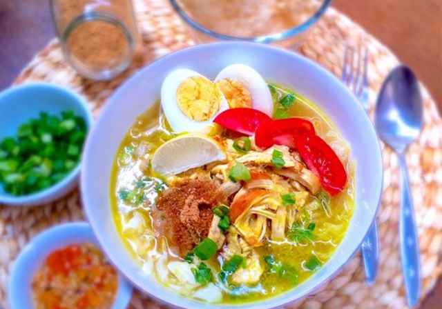 15 Menu Buka Puasa Lauk Pauk Sehat, Lezat & Praktis! Soto Ayam Komplit Gurih