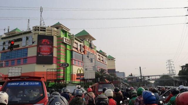 Lokasi Pusat Grosir Cililitan dan Rute Kendaraan Umum 